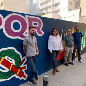 Cultura homenajea a la Semana Santa con un mural diseñado por Alfonso Ortuño y realizado por Mario García y Mariano Sáez